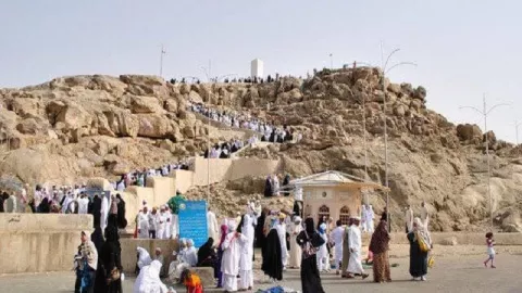 Puncak Haji, Ini Kegiatan Para Jamaah Saat Wukuf di Arafah - GenPI.co