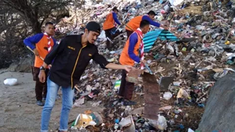 Aksi Bersih Pantai Leato Selatan Pungut 831 Kg Sampah - GenPI.co