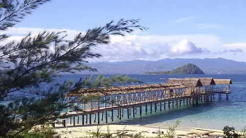 Kisah Dermaga Kayu Pulau Saronde yang Romantis - GenPI.co