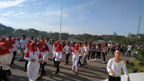 Goyang Mopibibi Warnai Road To Festival Pesona Danau Limboto - GenPI.co