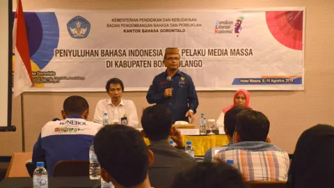 Kala Wartawan Ikut Penyuluhan Bahasa Indonesia - GenPI.co