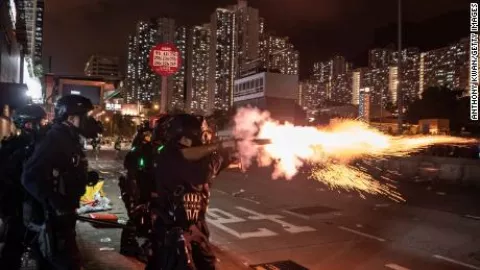 Akhir Pekan Hong Kong Mencekam, Wisatawan Mulai Tak Nyaman - GenPI.co