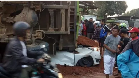 Kecelakaan Maut Karawaci Antara Truk dan Mobil Tewaskan 4 Orang - GenPI.co