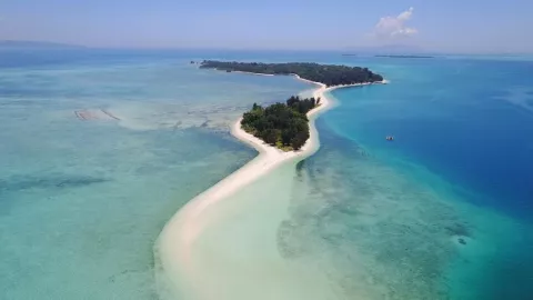 6 Destinasi Pulau yang Bagus dan Indah di Morotai - GenPI.co