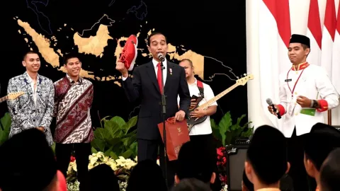 Kuis Berhadiah ‘Sneakers’ Ala Jokowi, Siapa yang Beruntung? - GenPI.co