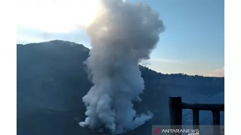 Gunung Tangkuban Perahu Erupsi Lagi - GenPI.co