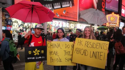 Kilas Balik Hong Kong: Dari Britania Raya ke Komunis China - GenPI.co