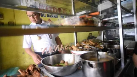 Warung Gudeg Bu Darmo di Matraman Tempat Makan Favorit Anies - GenPI.co