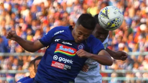 Arema FC Panen Gol di Stadion Kanjuruhan vs Persebaya - GenPI.co