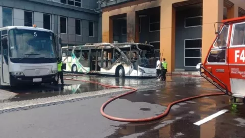 Bus Operasional Bandara Ngurah Rai Bali Terbakar - GenPI.co