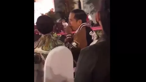 Nyanyi Lagu Didi Kempot Dekat Telinga, Jokowi 'Diomeli' Iriana - GenPI.co