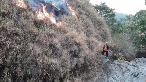 Kebakaran Hutan Gunung Ciremai, 5 Pendaki Belum Turun - GenPI.co