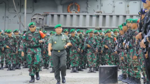 TNI Yonif 713/ST Tinggalkan Anak-Istri Demi Jaga Perbatasan Papua - GenPI.co