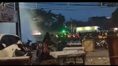Nobar PSM VS Persija Rusuh di Tebet, Polisi Masih Berjaga-jaga  - GenPI.co
