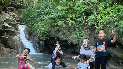 Air Terjun Kedung Pedut, Destinasi Favorit Keluarga Zaskia Mecca - GenPI.co