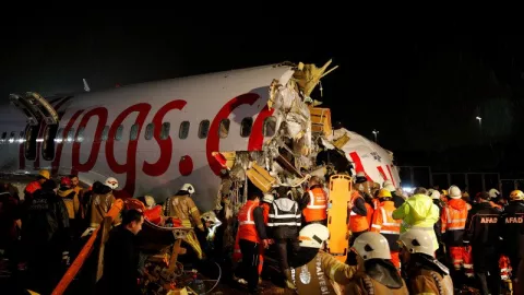 Detik-detik Pegasus Airlines Terpotong 3 Bagian saat Tergelincir - GenPI.co