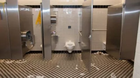 Lakukan Cara Ini, Menjamin Kebersihan Menggunakan Toilet Umum - GenPI.co