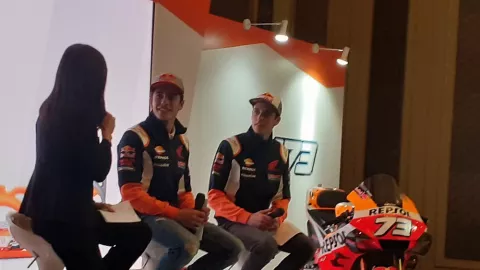 Marc Marquez Adu Cepat dengan Adiknya pada MotoGP 2020 - GenPI.co