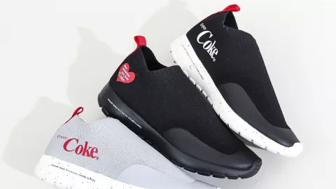 Kolaborasi dengan Coca-cola, Wakai Bikin Sepatu Keren - GenPI.co