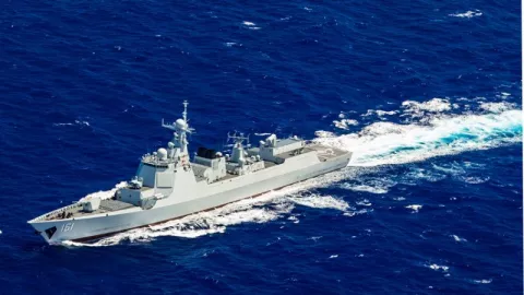 Menegangkan, Militer China Kejar Kapal Perang AS di Selat Taiwan - GenPI.co