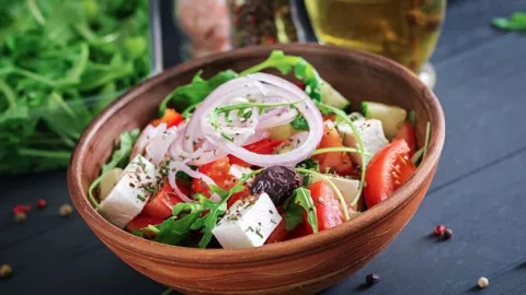 Entaskan Rasa Hambar Salad dengan Bahan-bahan Berikut - GenPI.co