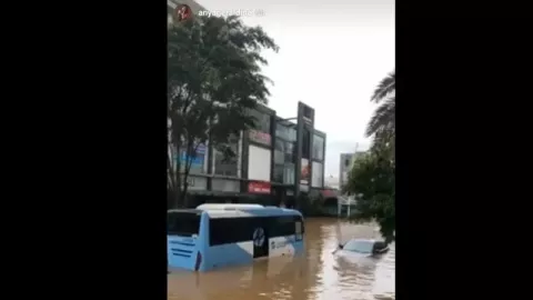 Banjir Jakarta, Anya Geraldine: Depan Apartemen Gue Jadi Danau - GenPI.co