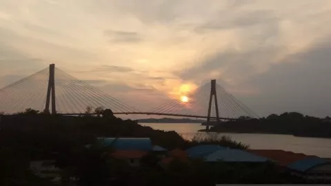 Indahnya Pemandangan Jembatan Raja Haji Fisabilillah di Batam - GenPI.co