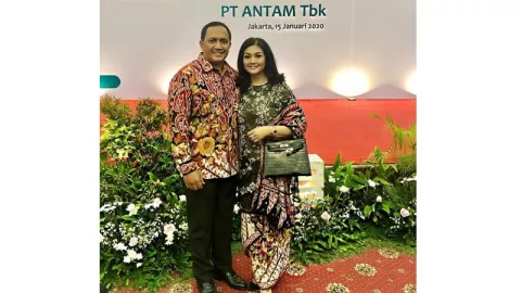 Cantiknya Bella Saphira Dampingi Suami Pakai Batik Trusmi Cirebon - GenPI.co