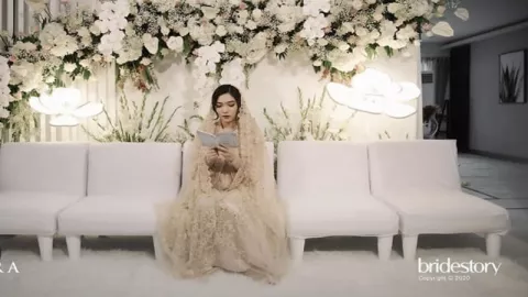 Jelang Nikah, Isyana Sarasvati Cantik Banget saat Acara Pengajian - GenPI.co