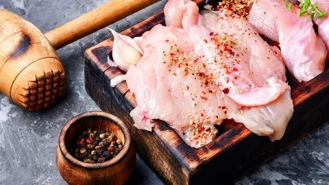 Kesalahan Memasak yang Bikin Cita Rasa Daging Ayam tak Maksimal  - GenPI.co