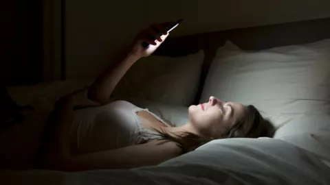 Setop Main Ponsel Sebelum Tidur, Kalau Tidak Mau Alami Ini! - GenPI.co