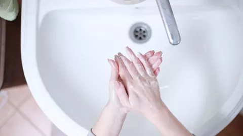 Sering Cuci Tangan Bisa Tingkatkan Risiko Infeksi Virus? - GenPI.co