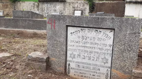 Misteri 6 Makam Yahudi di Petamburan - GenPI.co