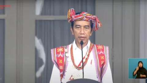Arti Busana Adat TTS Yang Jokowi Kenakan di Upacara 17 Agustus - GenPI.co
