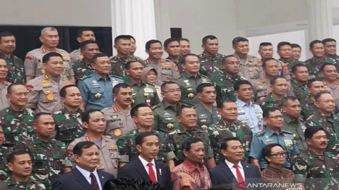 Luar Biasa, Presiden Jokowi Sanjung Prabowo di Rapim TNI - GenPI.co