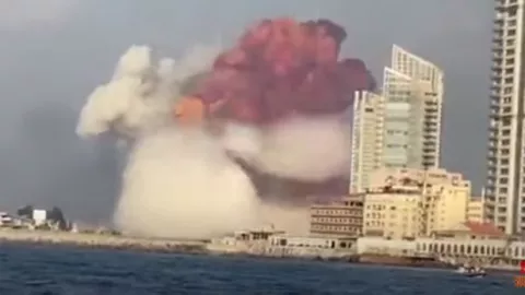 Ledakan di Lebanon, Bola Api Besar dan Gelombang Kejut Mengerikan - GenPI.co