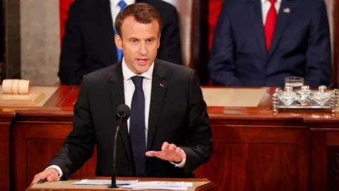 Presiden Macron Tak Main-main, Ulama Prancis Kena Ultimatum Keras - GenPI.co