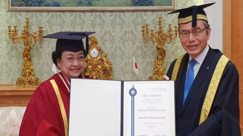 Megawati Raih Gelar Doktor Honoris Causa Universitas Soka Jepang - GenPI.co