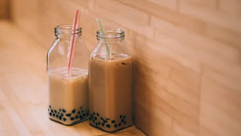 3 Manfaat Unik Gula Aren di Minuman Kekinian, Bisa Langsing Juga - GenPI.co