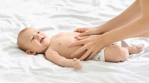 Tak Disangka Massage Bayi Manfaatnya Sebesar ini - GenPI.co