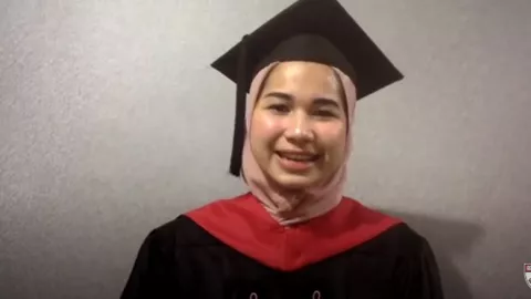Hebat, Mahasiswa Indonesia Berpidato di Acara kelulusan Harvard - GenPI.co