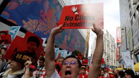 Hong Kong Terancam, Legislator Pro Demokrasi Undur Diri Massal - GenPI.co