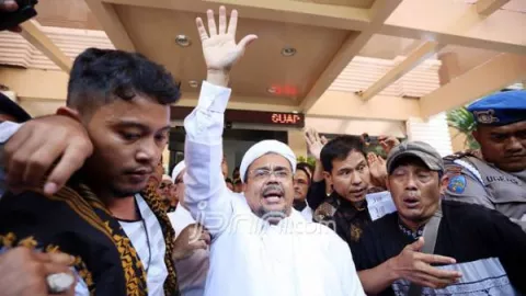 Denny Siregar Sebut Habib Rizieq Shihab Bakal Dijemput Polisi - GenPI.co
