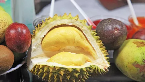 3 Cara Entaskan Bau Durian, Poin Terakhir Unik Banget - GenPI.co