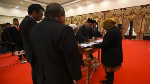 Pidato Risma Bikin Merinding di Hadapan Pejabat Pemkot Surabaya - GenPI.co