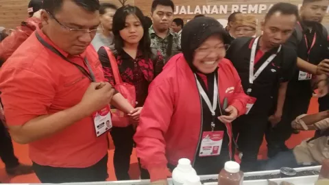 Bu Risma Rendah Hati Dipuji Megawati Setinggi Langit - GenPI.co