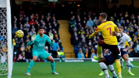Watford vs Tottenham Hotspur: Jose Mourinho Nyaris Malu - GenPI.co