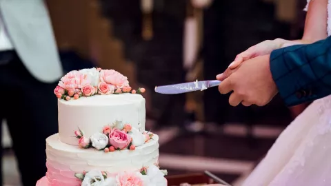Berencana Bikin Kue Pernikahan Sendiri? Simak Tips Berikut  - GenPI.co