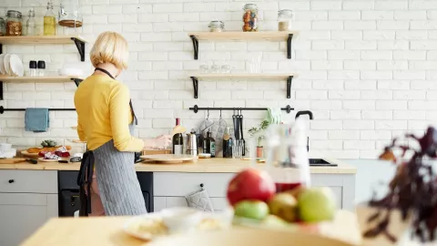 Tips Dapur: Dari Jaga Kesegaran Telur Hingga Siasati Makanan Asin - GenPI.co