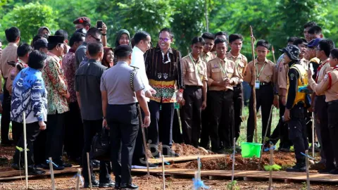 HPN 2020: Didampingi Auri Jaya, Jokowi Selamatkan Marsawa - GenPI.co